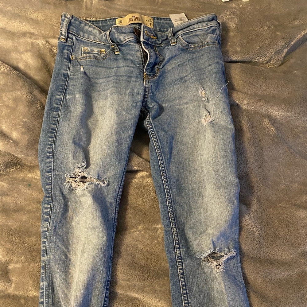 American Eagle light washed ripped jeans size 0R.
